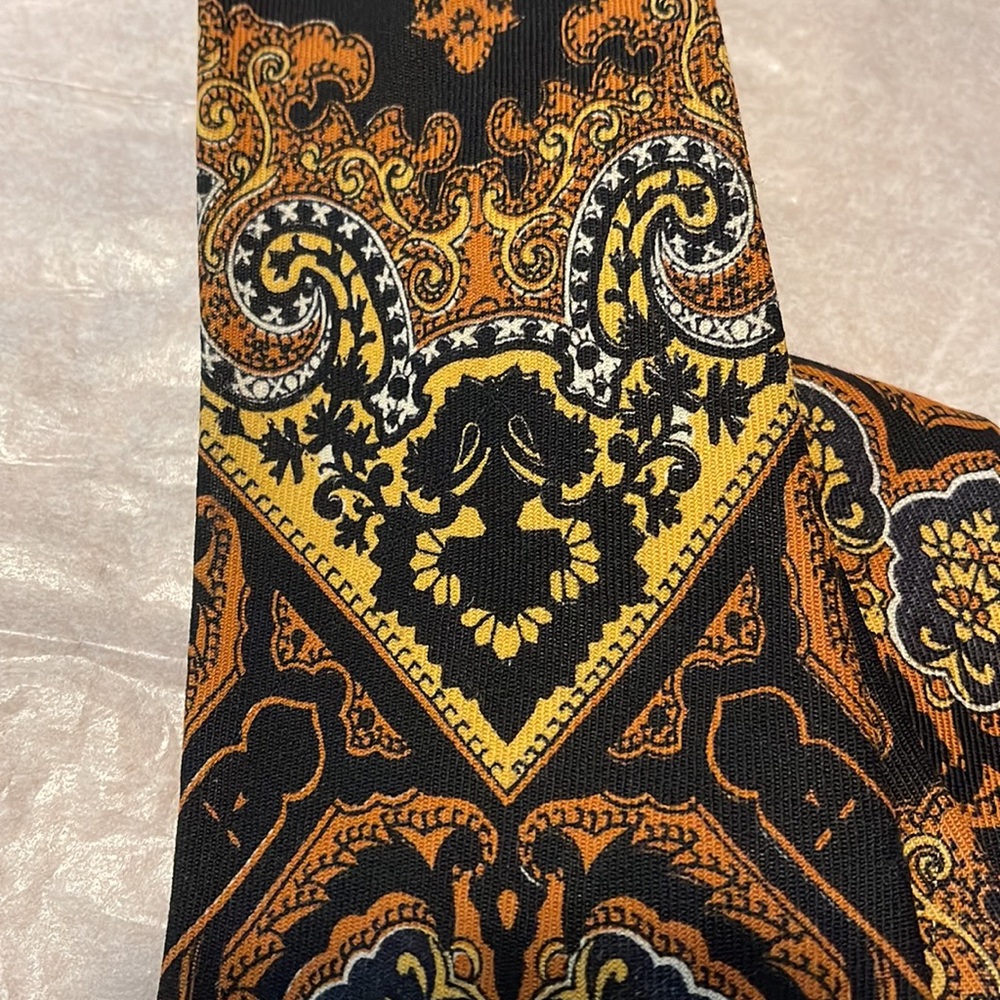 Used tie - Picture 8 of 8